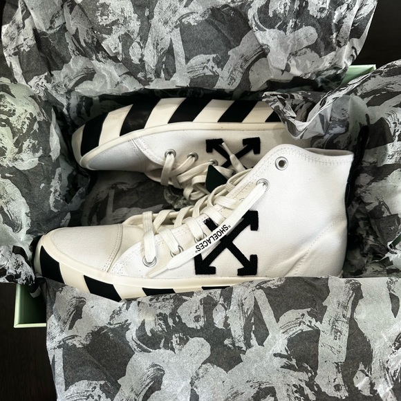 Size 9 - Off-White Vulcanized Mid White Black - Picture 3 of 7